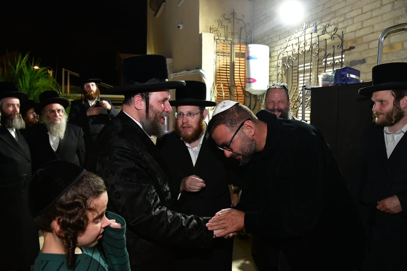 קביעת מזוזות אצל ר' שמואל אהרן צויבל