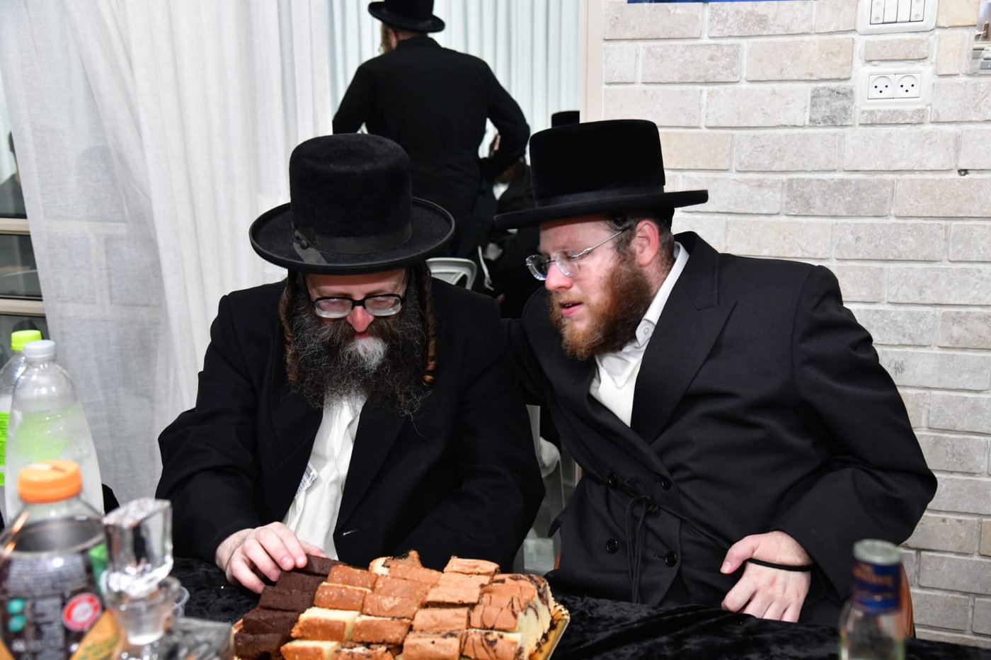 קביעת מזוזות אצל ר' שמואל אהרן צויבל