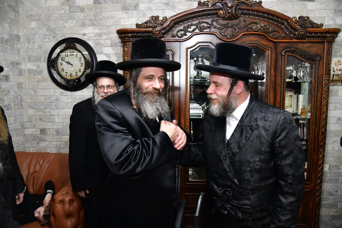 קביעת מזוזות אצל ר' שמואל אהרן צויבל