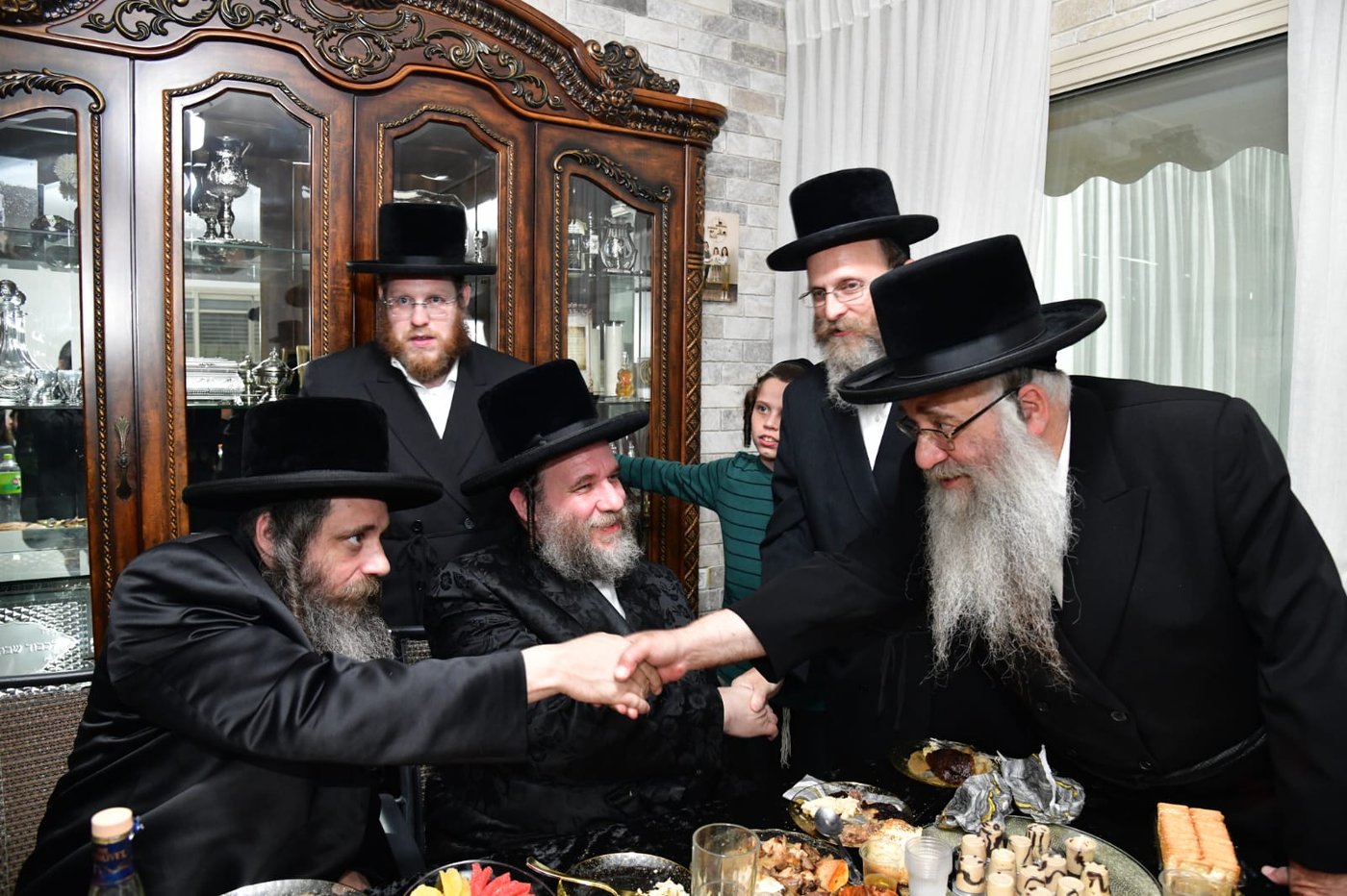 קביעת מזוזות אצל ר' שמואל אהרן צויבל