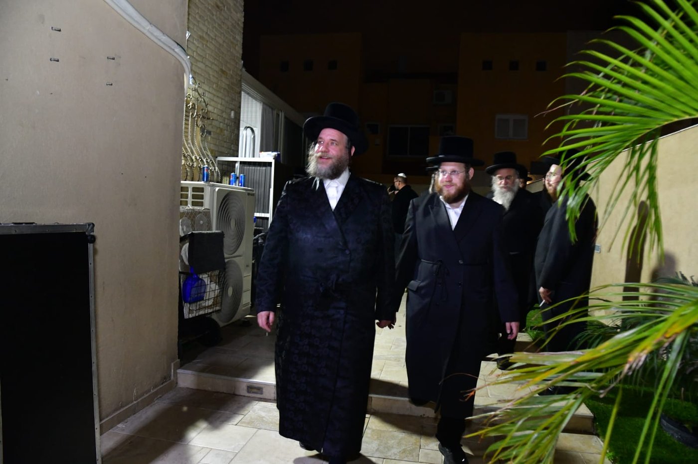 קביעת מזוזות אצל ר' שמואל אהרן צויבל