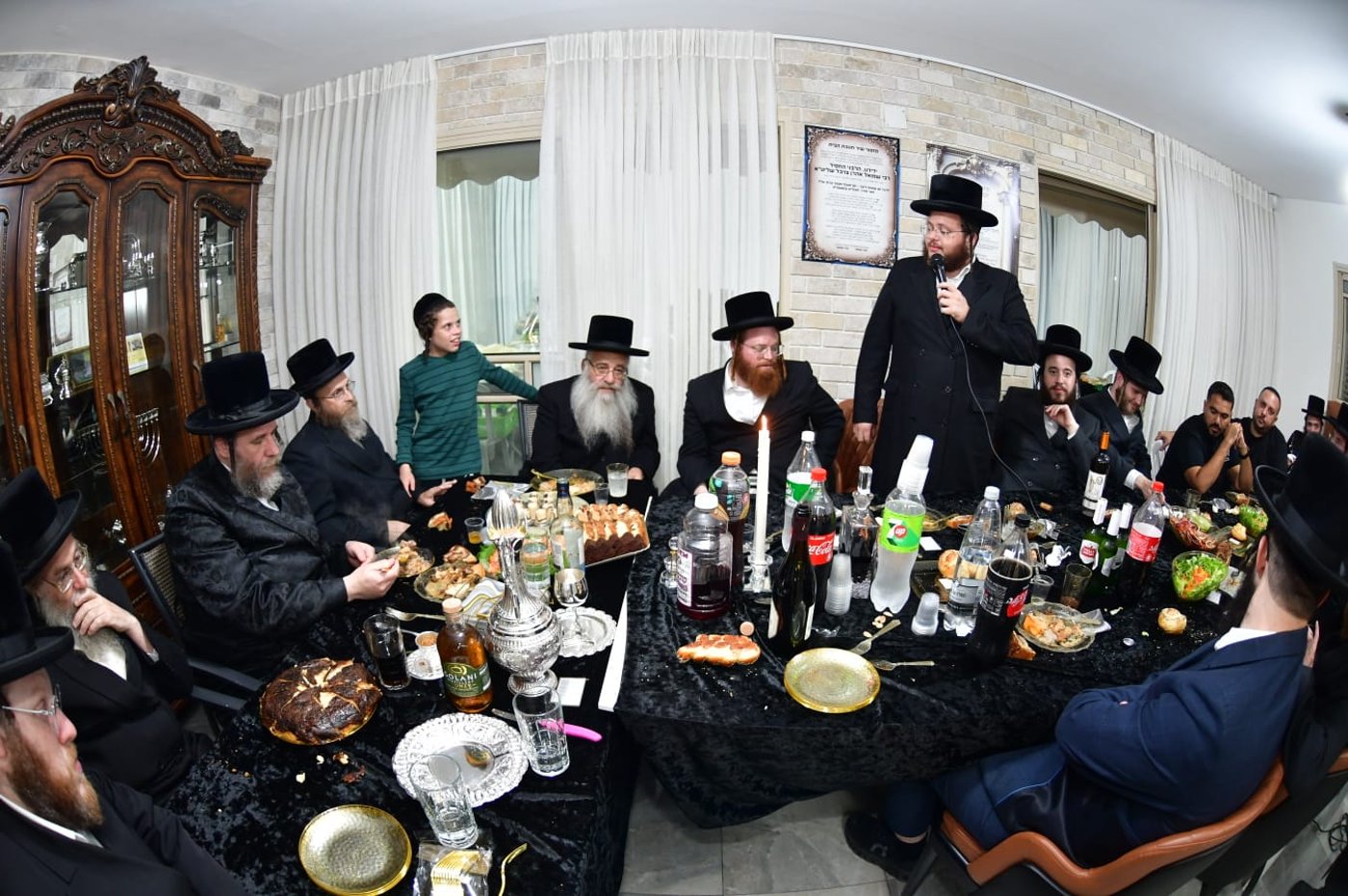 קביעת מזוזות אצל ר' שמואל אהרן צויבל