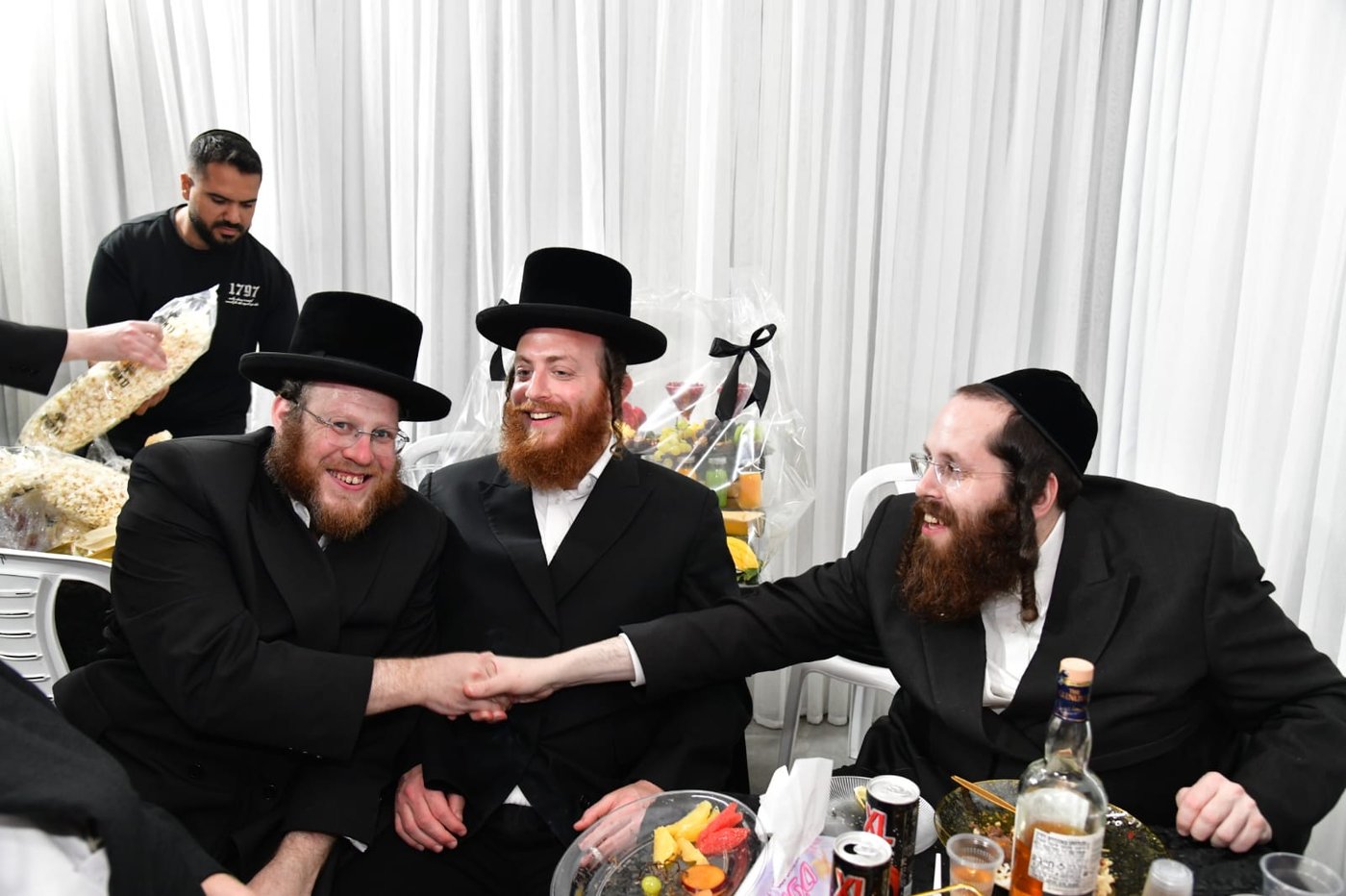 קביעת מזוזות אצל ר' שמואל אהרן צויבל