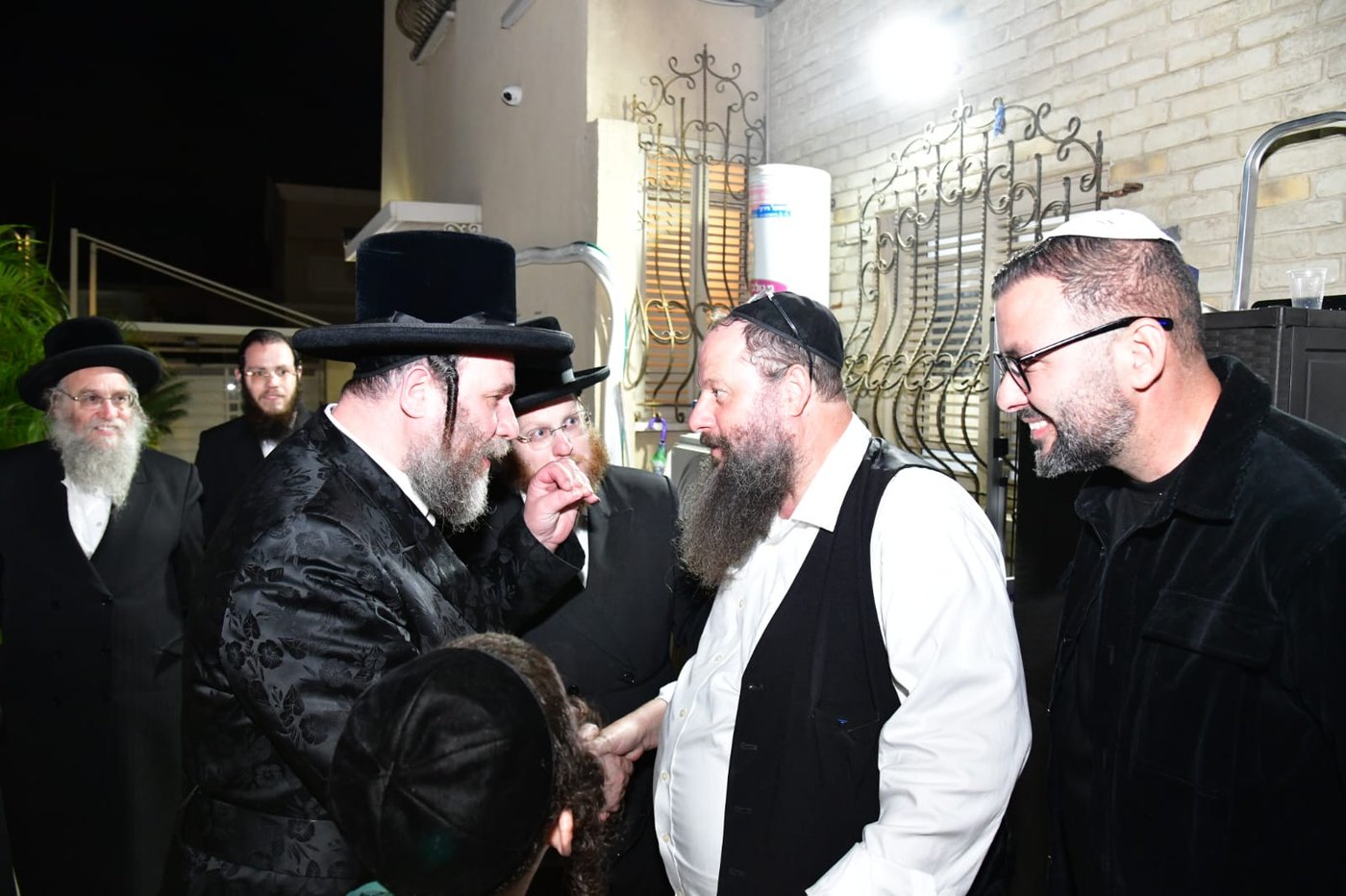 קביעת מזוזות אצל ר' שמואל אהרן צויבל