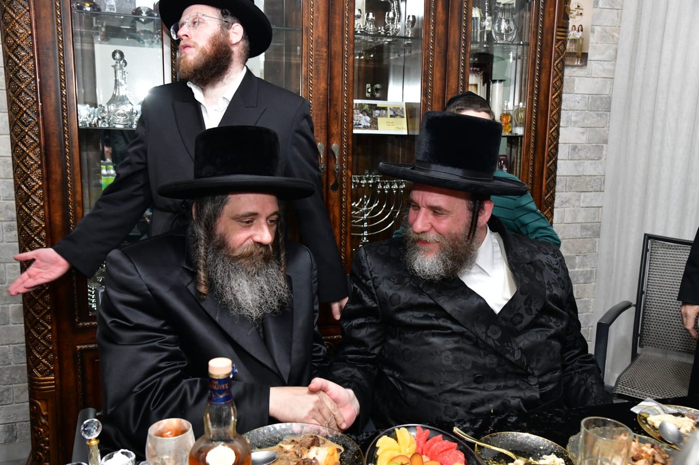 קביעת מזוזות אצל ר' שמואל אהרן צויבל