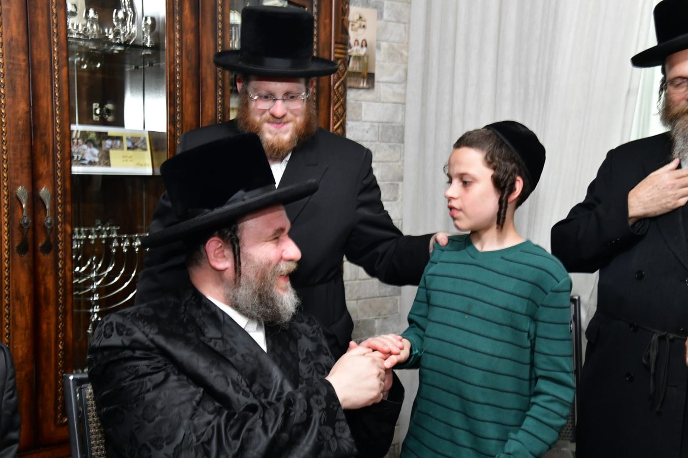 קביעת מזוזות אצל ר' שמואל אהרן צויבל