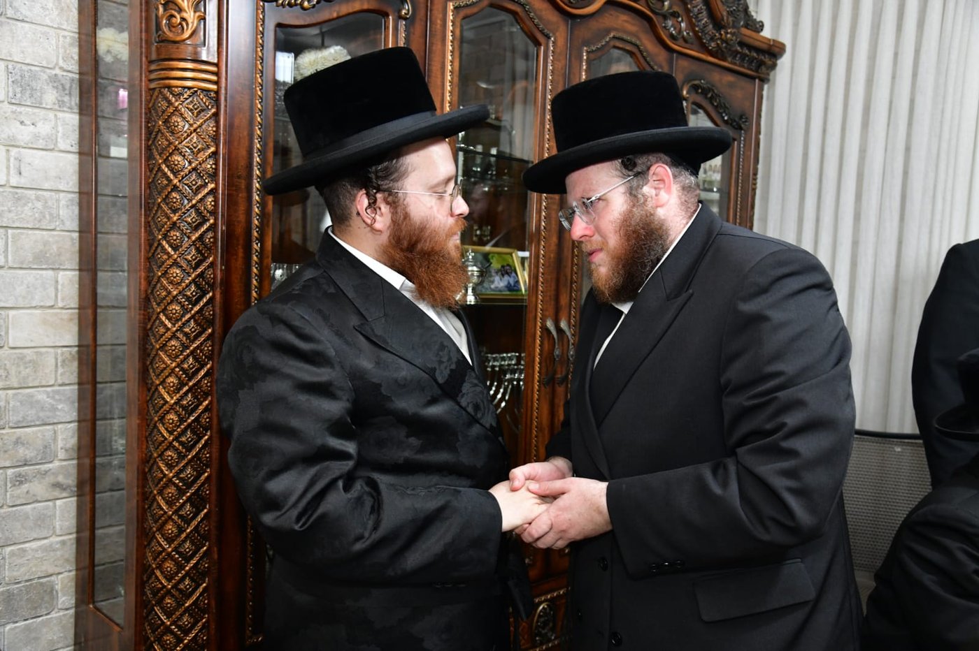 קביעת מזוזות אצל ר' שמואל אהרן צויבל