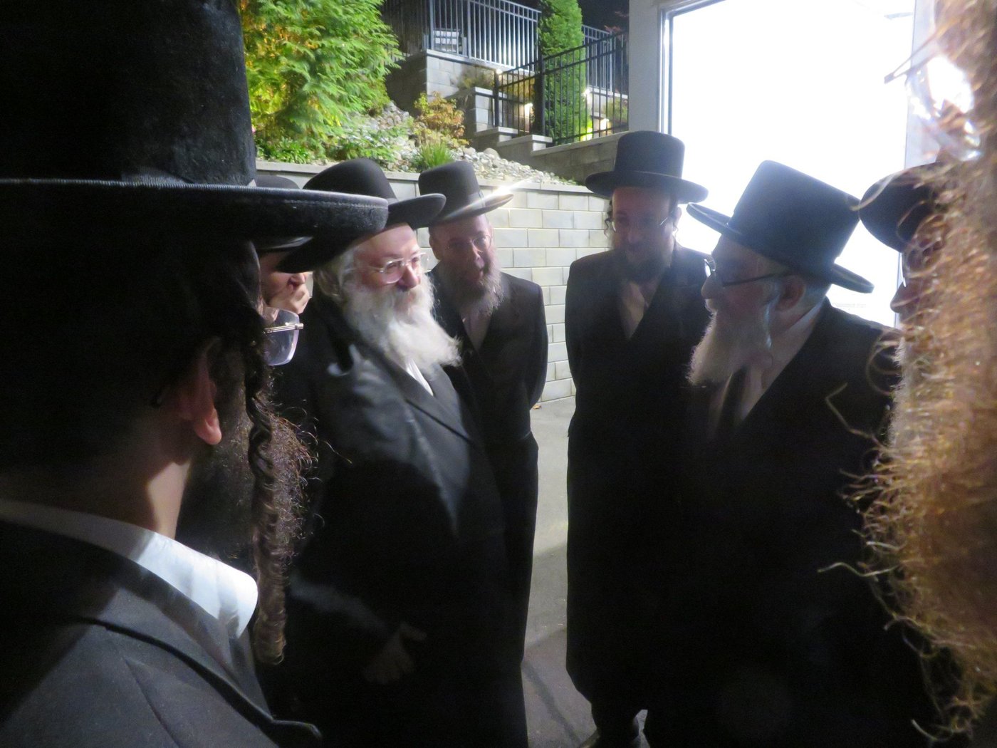 הרה"צ רבי נחמיה אלתר עם האדמו"ר מויז'ניץ מונסי