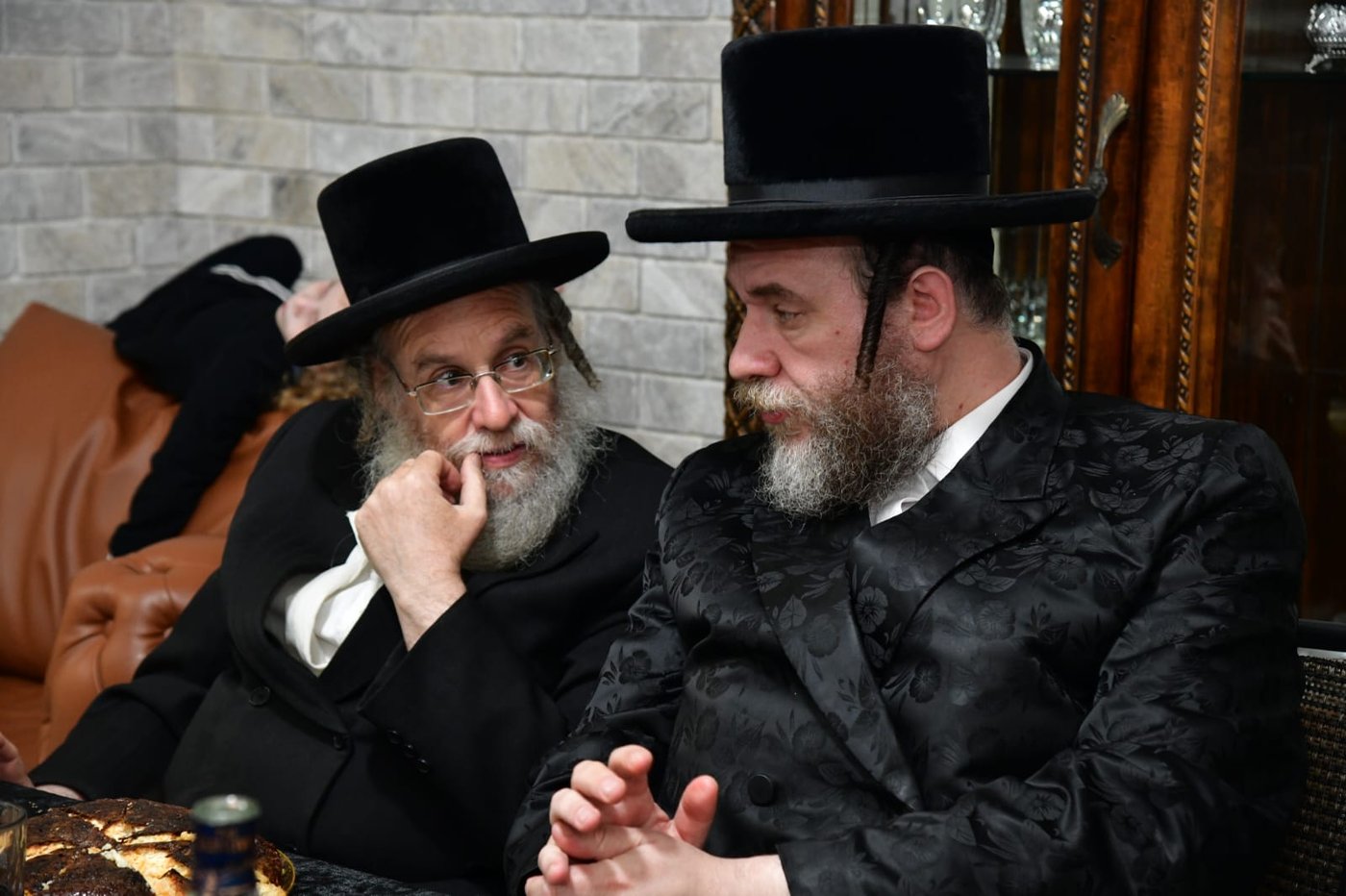 קביעת מזוזות אצל ר' שמואל אהרן צויבל