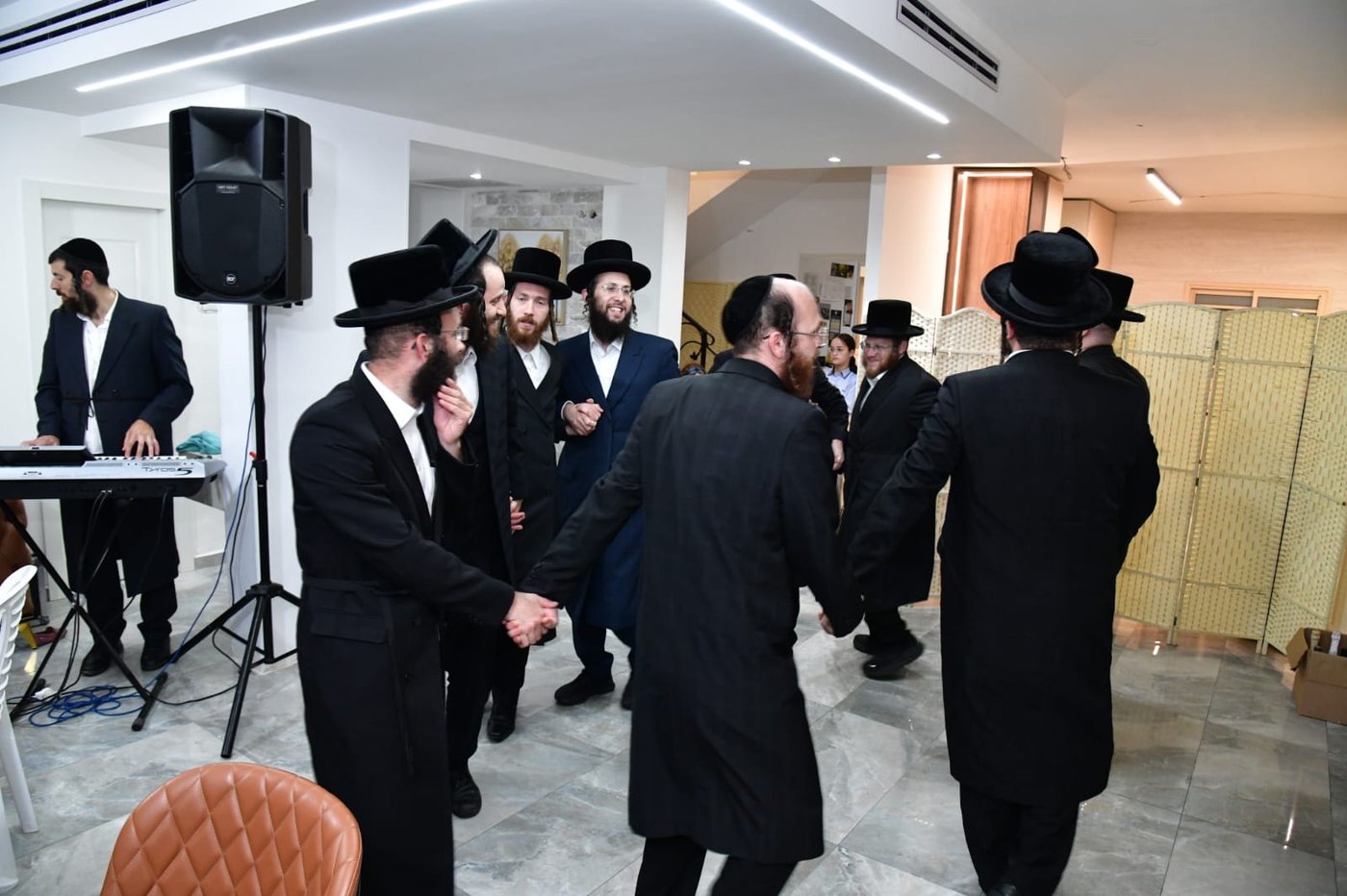 קביעת מזוזות אצל ר' שמואל אהרן צויבל