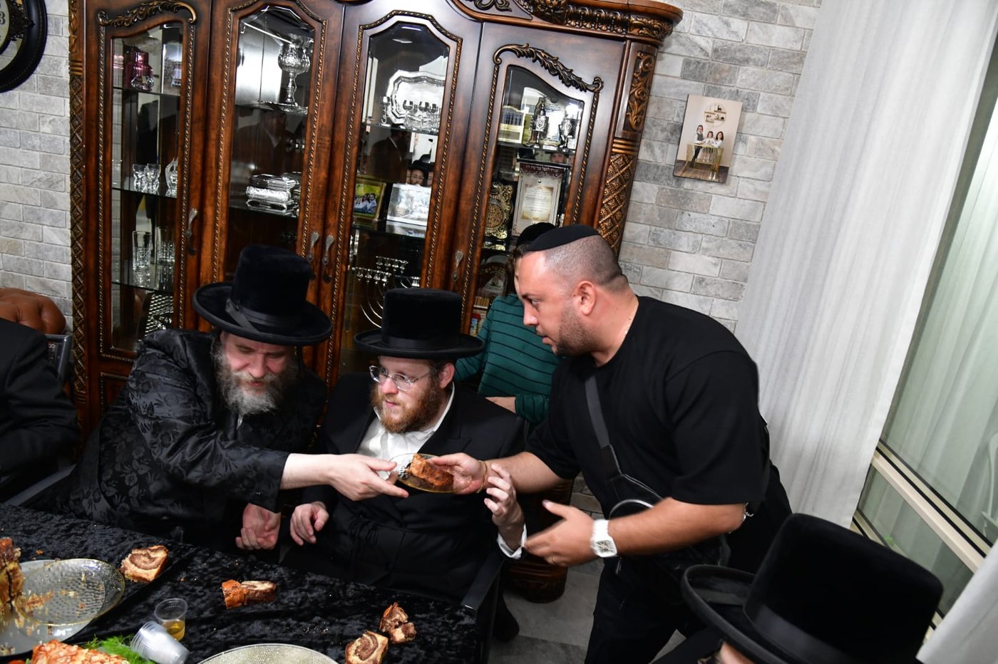 קביעת מזוזות אצל ר' שמואל אהרן צויבל