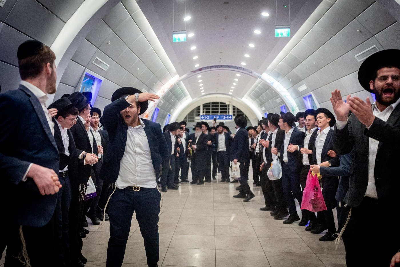 אלפים במדרגות הנעות: כך נראתה תחנת הרכבת בירושלים משעות הבוקר