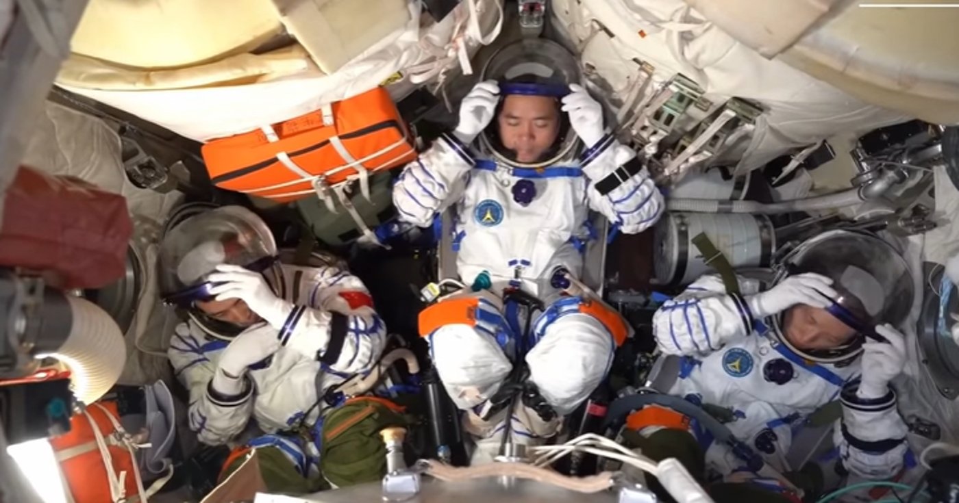 האסטרונאוטים הסינים בתרגיל