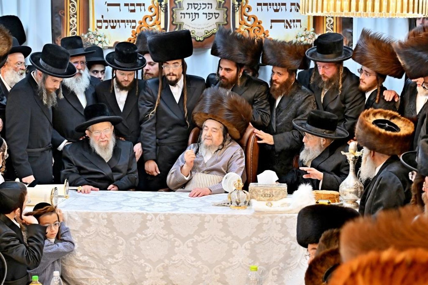 מעמד הכנסת ס''ת לזכותו של הגה''צ רבי רבי יעקב מאיר שכטר