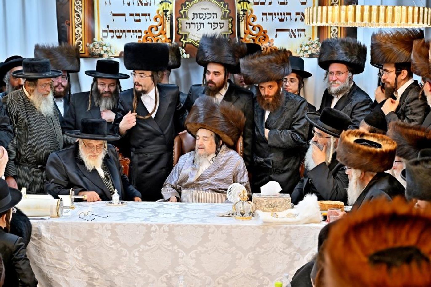 מעמד הכנסת ס''ת לזכותו של הגה''צ רבי רבי יעקב מאיר שכטר