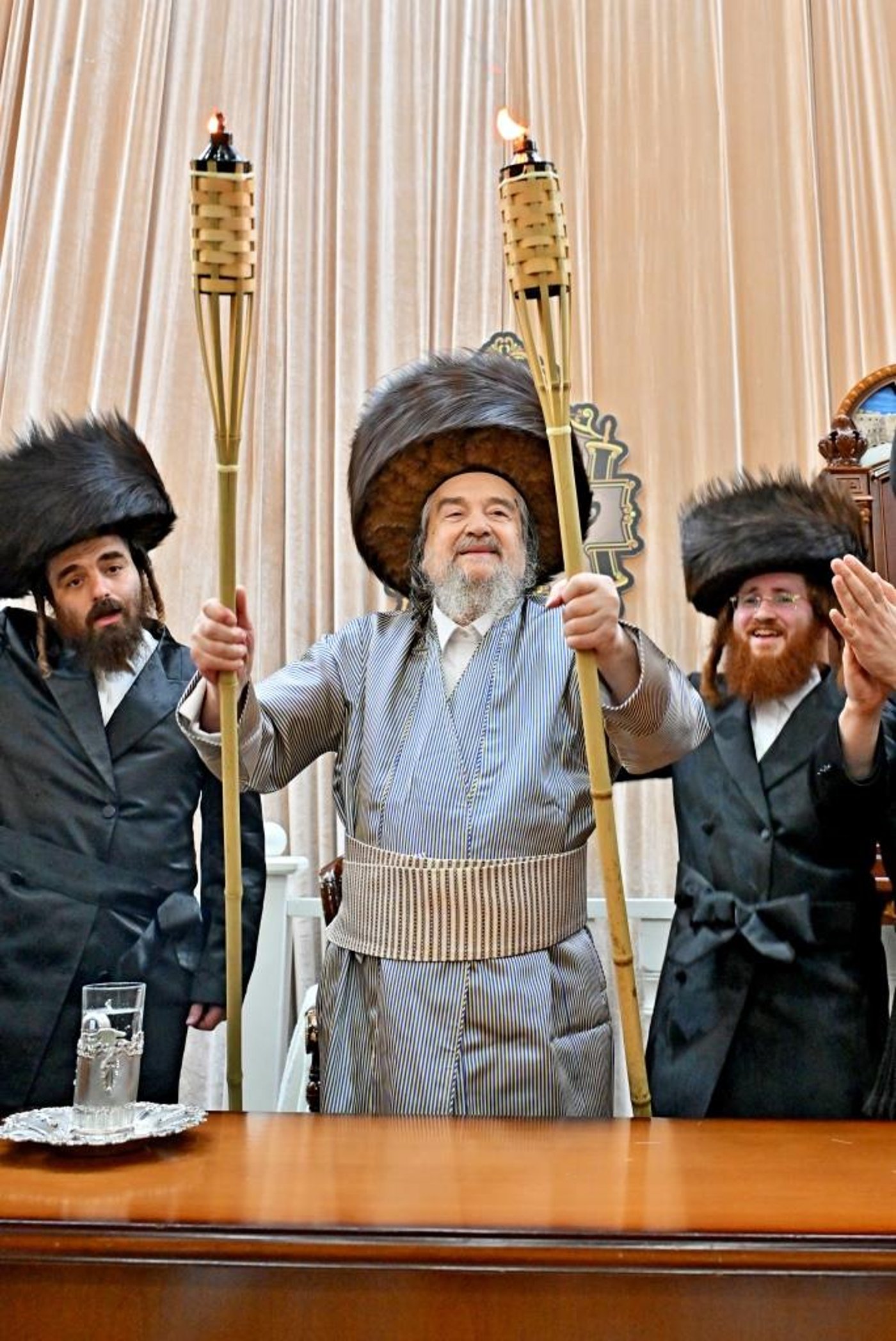 מעמד הכנסת ס''ת לזכותו של הגה''צ רבי רבי יעקב מאיר שכטר