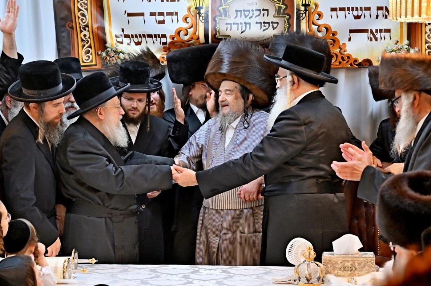 מעמד הכנסת ס''ת לזכותו של הגה''צ רבי רבי יעקב מאיר שכטר