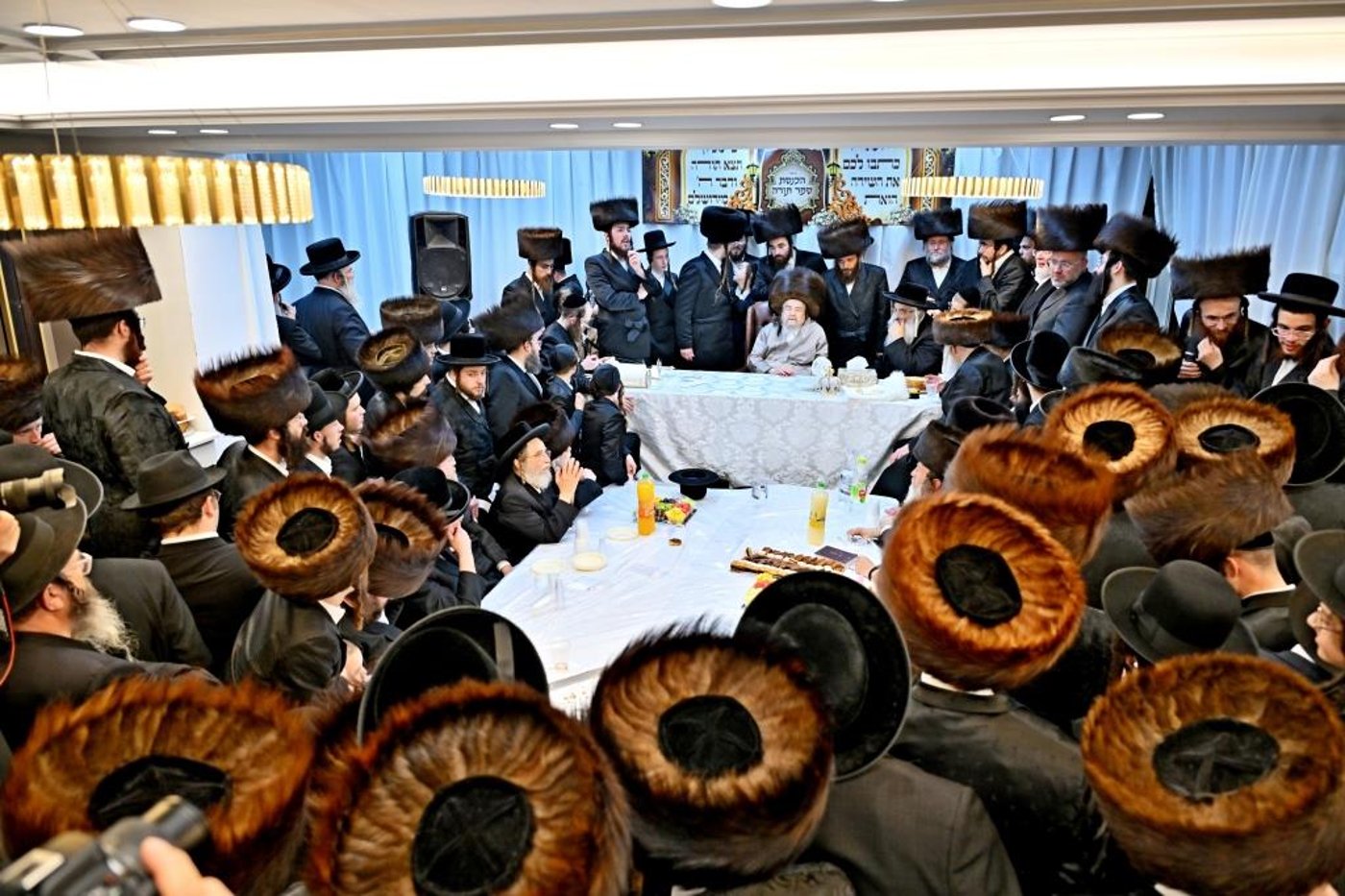 מעמד הכנסת ס''ת לזכותו של הגה''צ רבי רבי יעקב מאיר שכטר