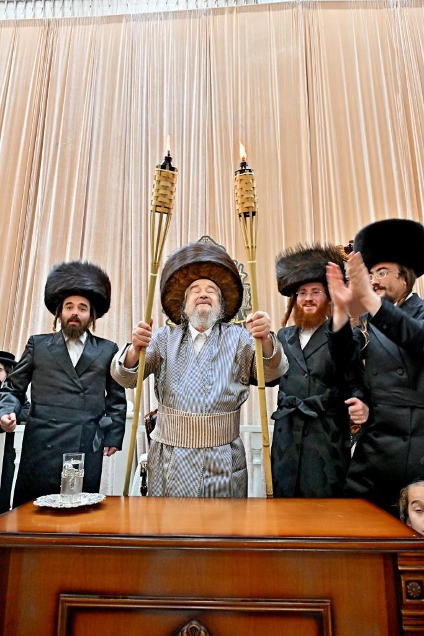 מעמד הכנסת ס''ת לזכותו של הגה''צ רבי רבי יעקב מאיר שכטר