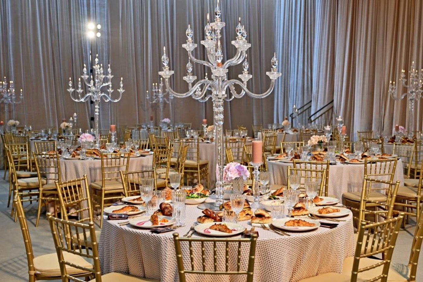 מעמד הכנסת ס''ת לזכותו של הגה''צ רבי רבי יעקב מאיר שכטר