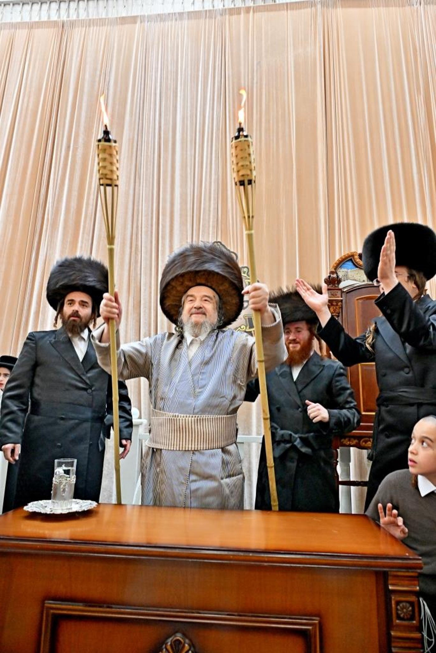 מעמד הכנסת ס''ת לזכותו של הגה''צ רבי רבי יעקב מאיר שכטר