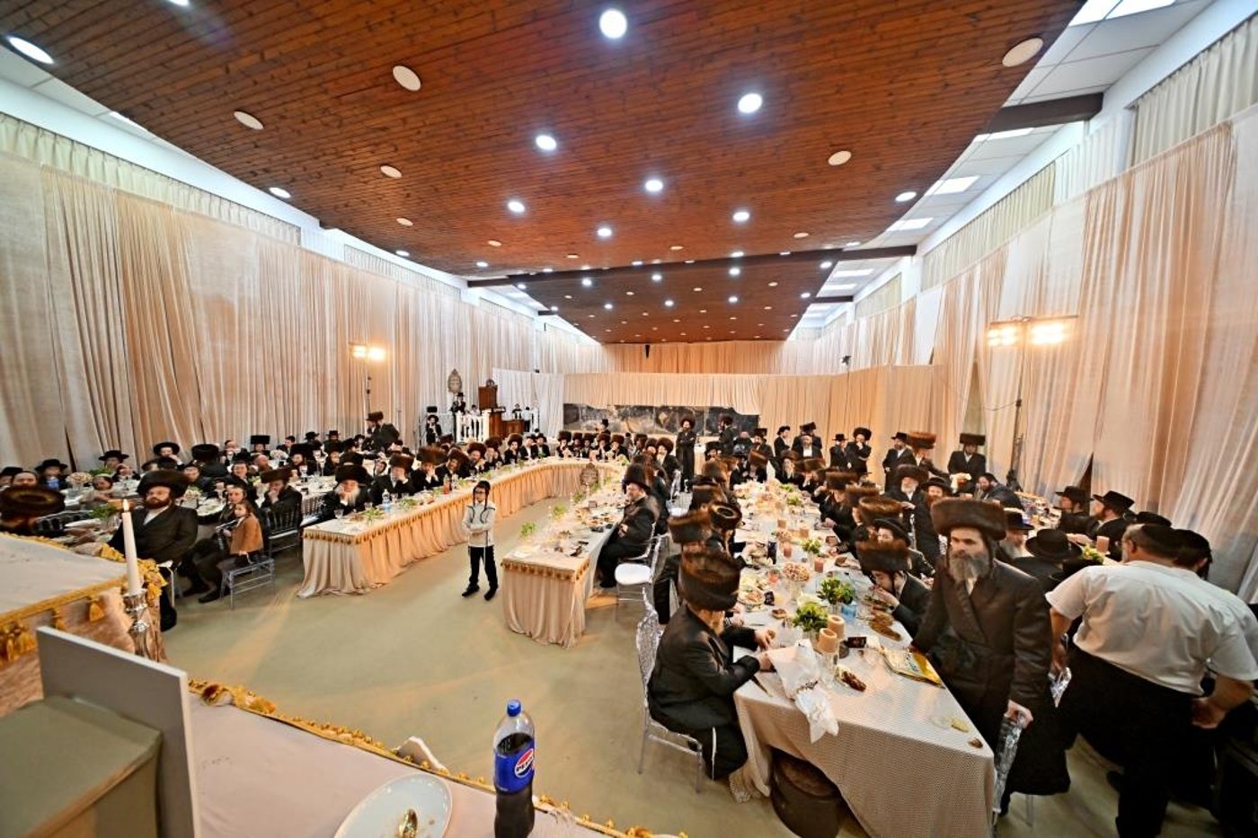 מעמד הכנסת ס''ת לזכותו של הגה''צ רבי רבי יעקב מאיר שכטר