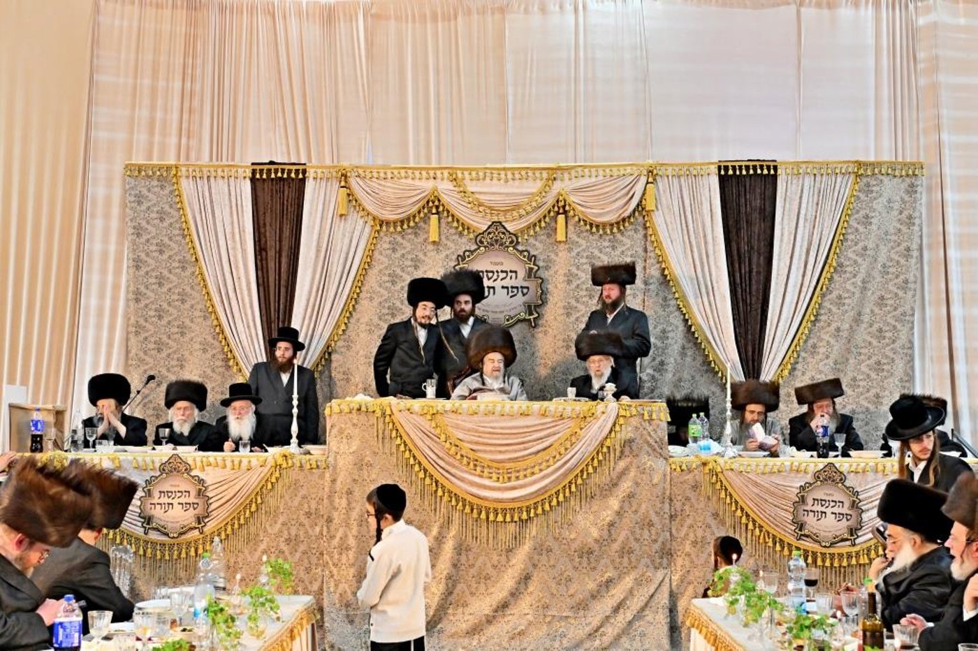 מעמד הכנסת ס''ת לזכותו של הגה''צ רבי רבי יעקב מאיר שכטר