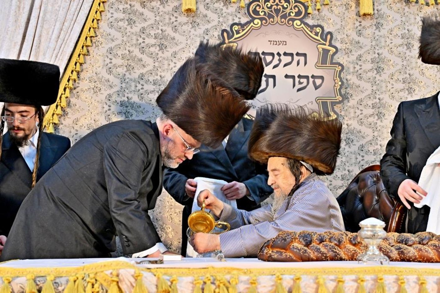 מעמד הכנסת ס''ת לזכותו של הגה''צ רבי רבי יעקב מאיר שכטר