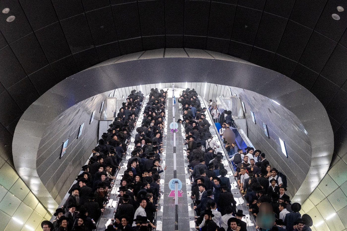 אלפים במדרגות הנעות: כך נראתה תחנת הרכבת בירושלים משעות הבוקר