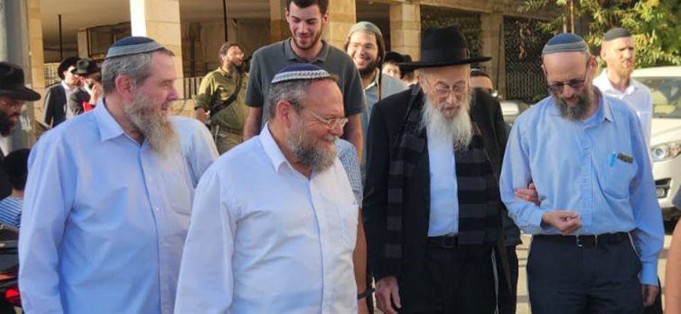 הרב צבי ישראל טאו ויו״ר מפלגת נעם ח״כ אבי מעוז בעצרת התפילה