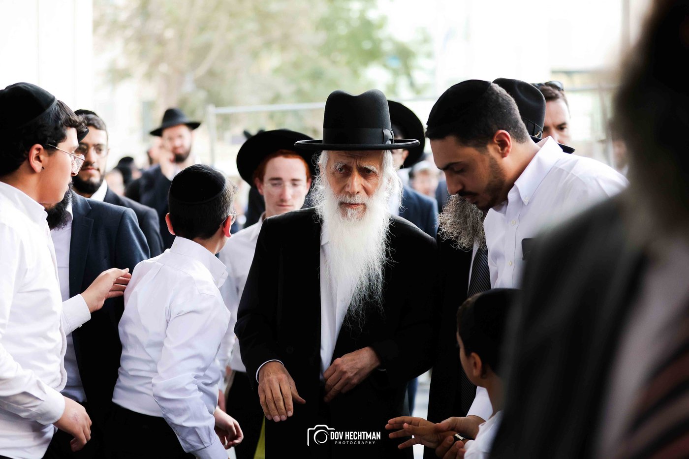 השלטים, המרפסות, רכבי החירום: תיעוד ראשון מהרבבות בדרך לעצרת