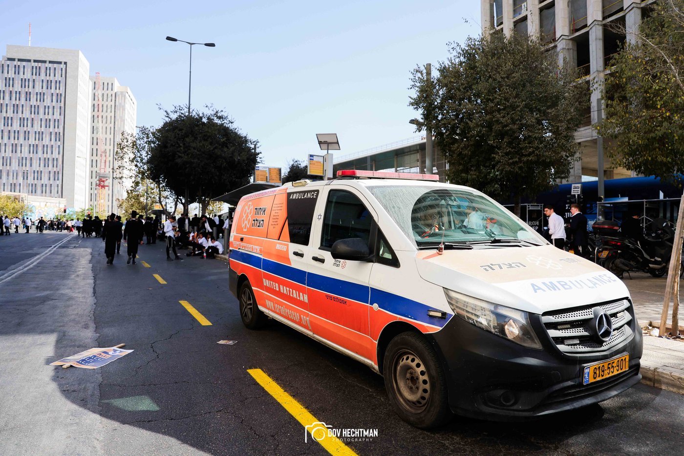 השלטים, המרפסות, רכבי החירום: תיעוד ראשון מהרבבות בדרך לעצרת