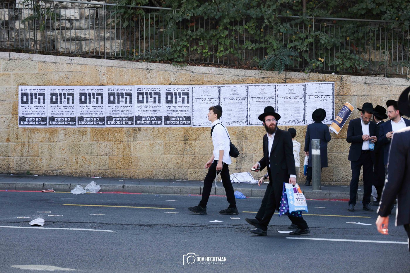 השלטים, המרפסות, רכבי החירום: תיעוד ראשון מהרבבות בדרך לעצרת
