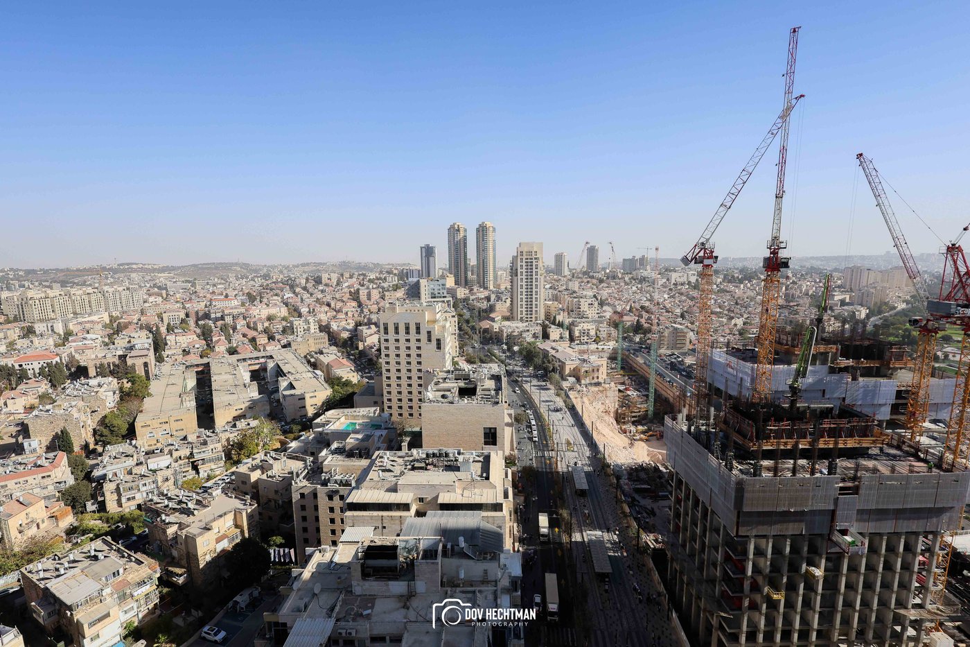 השלטים, המרפסות, רכבי החירום: תיעוד ראשון מהרבבות בדרך לעצרת