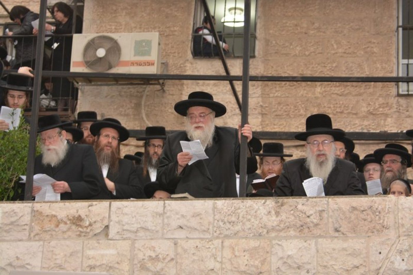 האדמו"ר מתולדות אהרן בעצרת תשע"ד