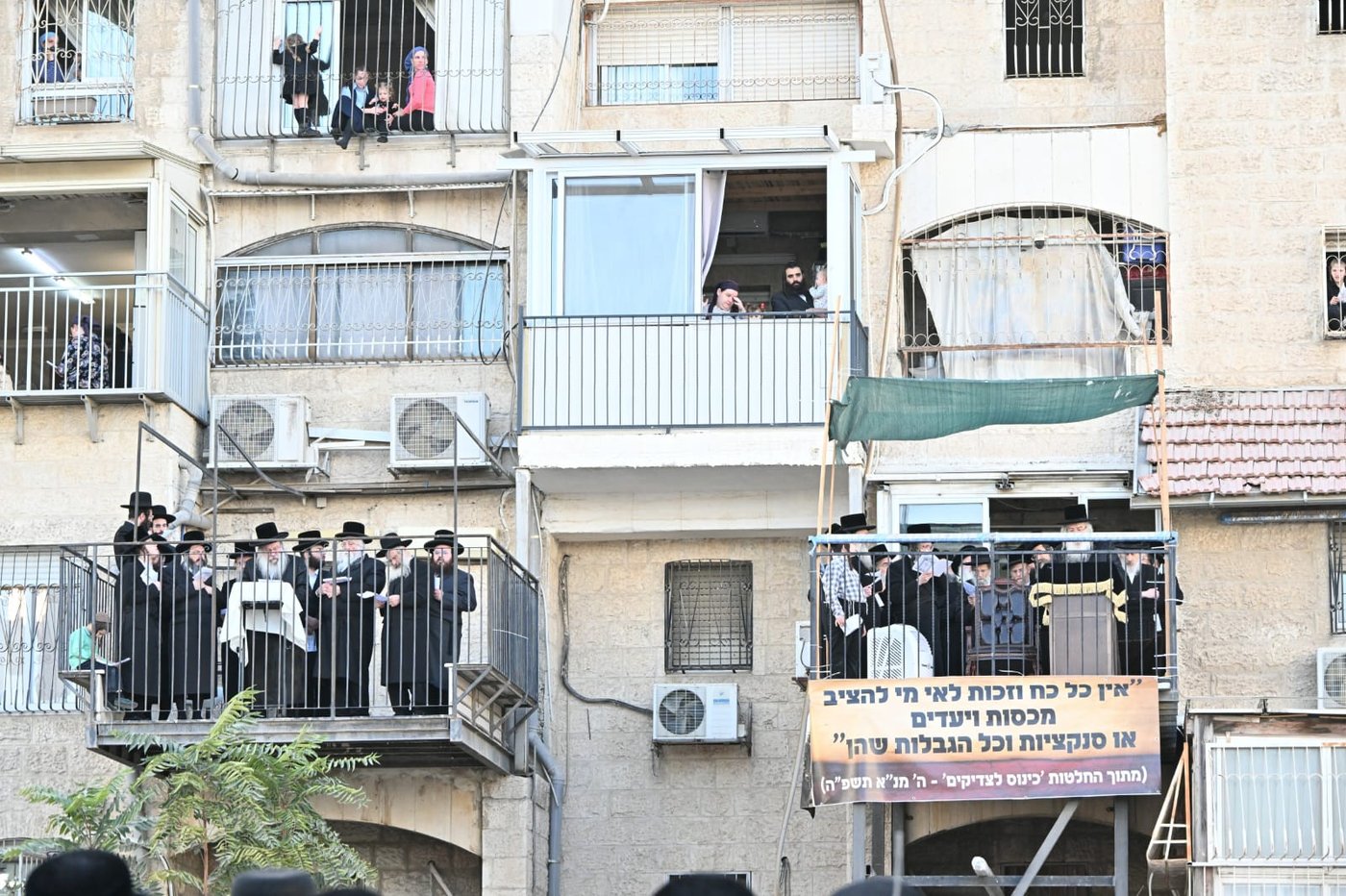 האדמו"רים מדארג ונדבורנה בעצרת המיליון - חשון תשפ"ו