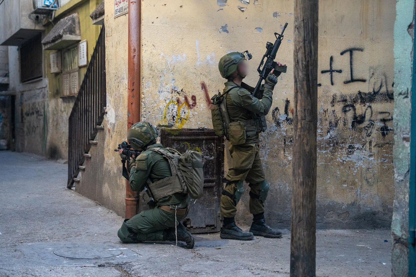 איתור מחרטות לייצור אמצעי לחימה בחברון ומעצר של כ-72 חשודים