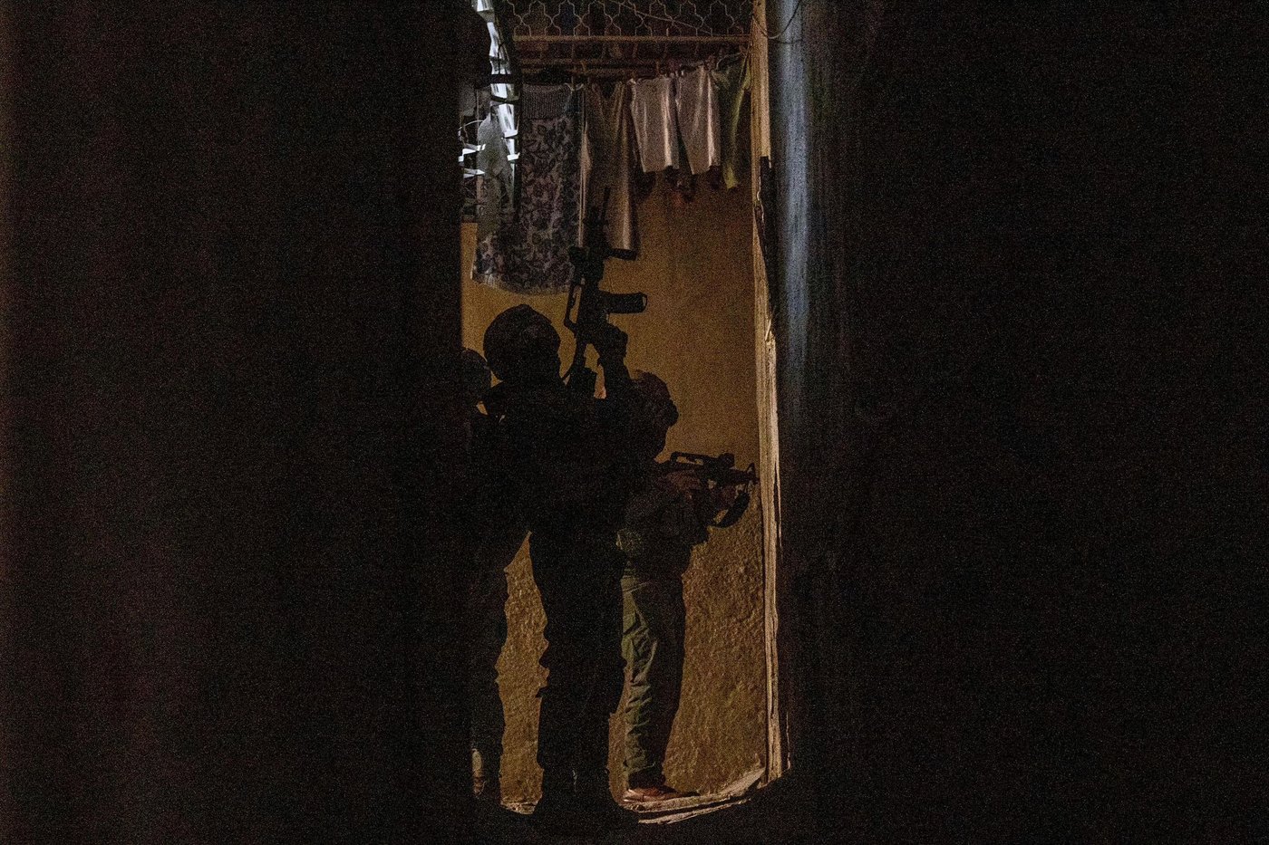 איתור מחרטות לייצור אמצעי לחימה בחברון ומעצר של כ-72 חשודים