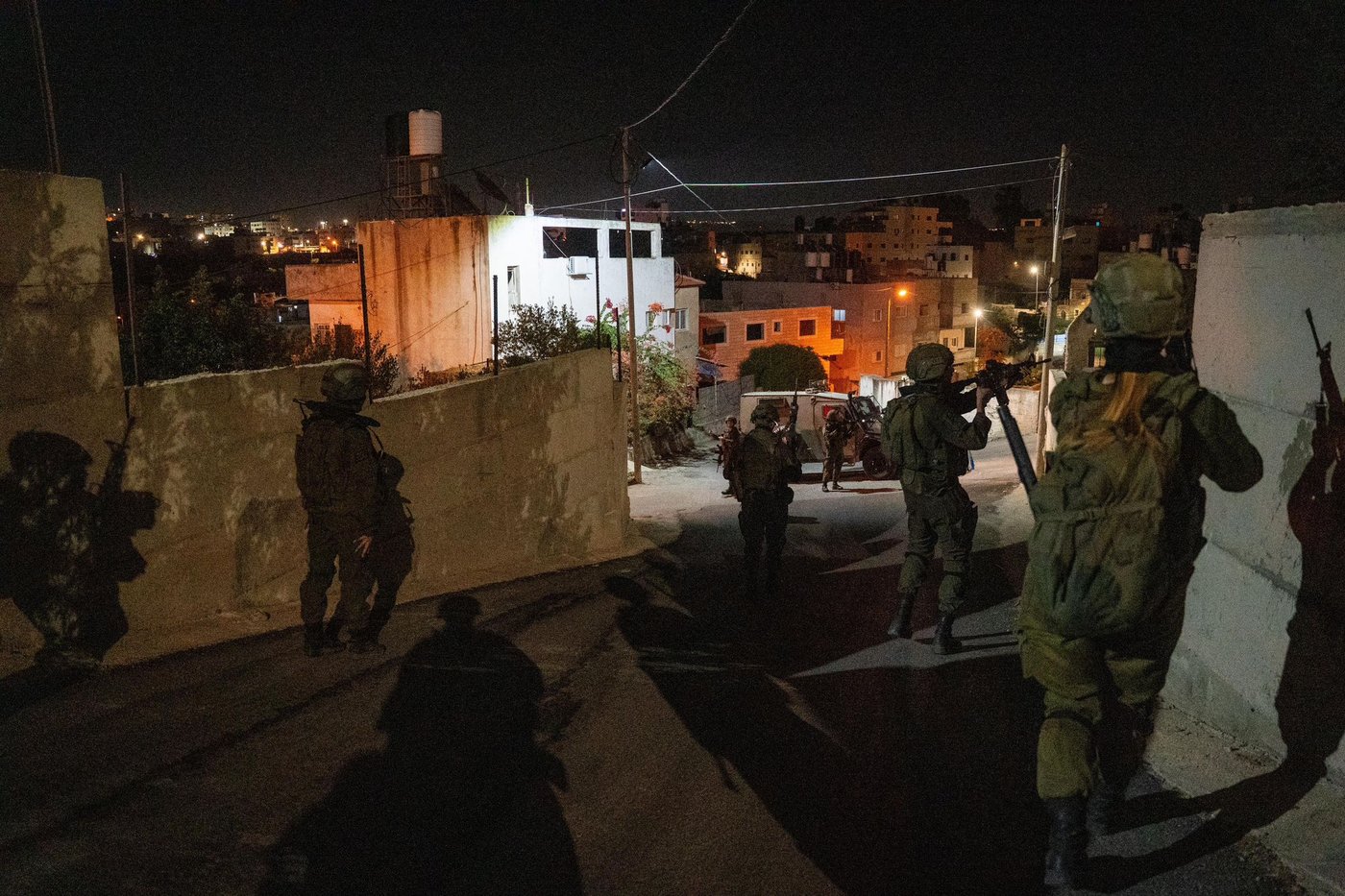 איתור מחרטות לייצור אמצעי לחימה בחברון ומעצר של כ-72 חשודים