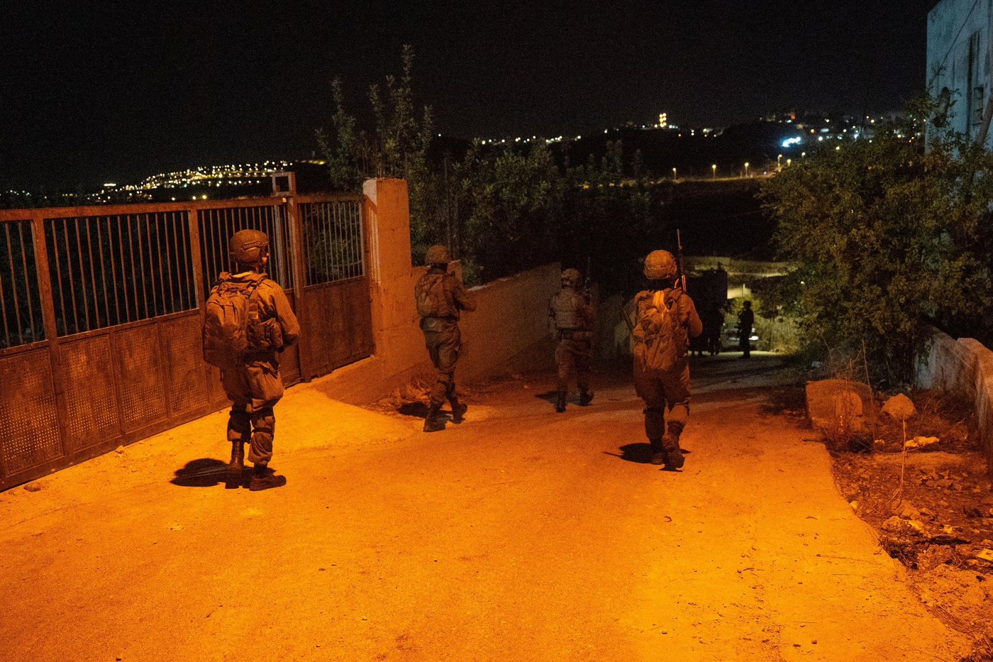 איתור מחרטות לייצור אמצעי לחימה בחברון ומעצר של כ-72 חשודים