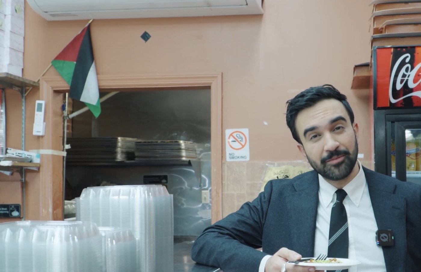 הסרטון של ממדאני, ברקע דגל אש"ף