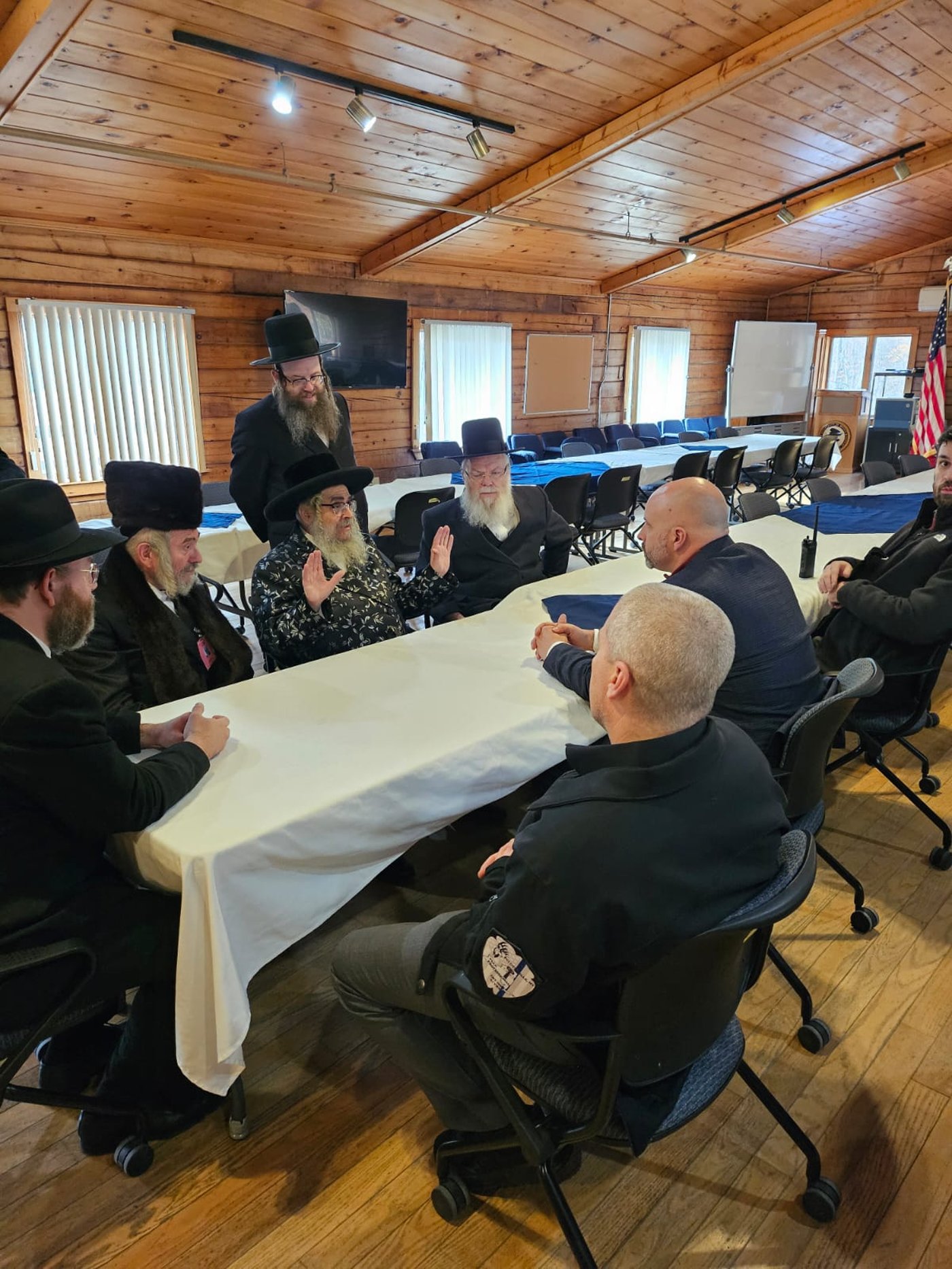 האדמו"ר מסאטמר בביקור בכלא בארה"ב