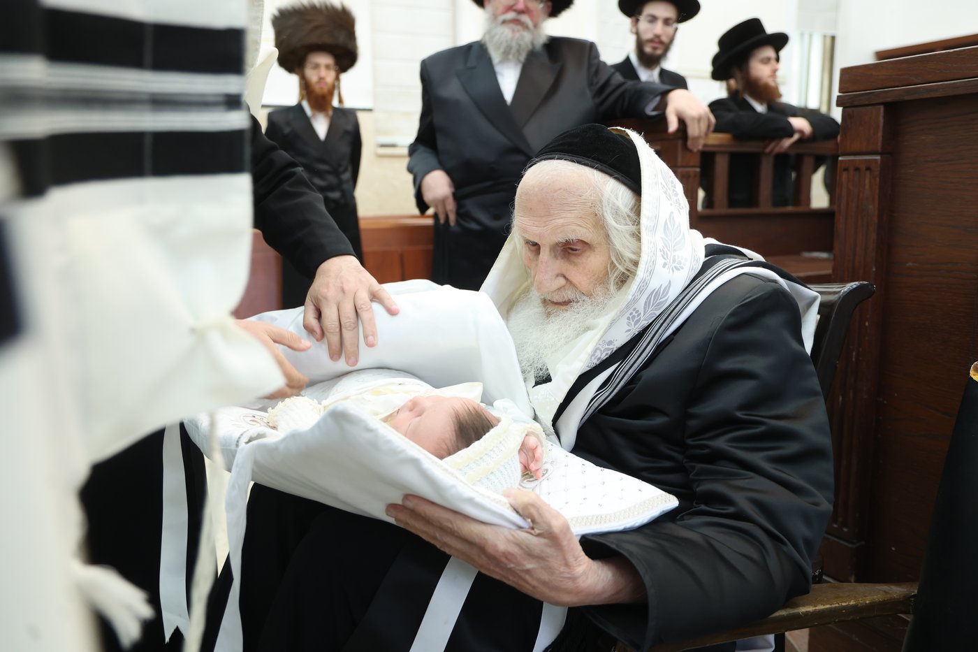 שמחת הברית לנכד הגה"צ רבי שמואל דוד גולדמן - גאב"ד זוועהיל