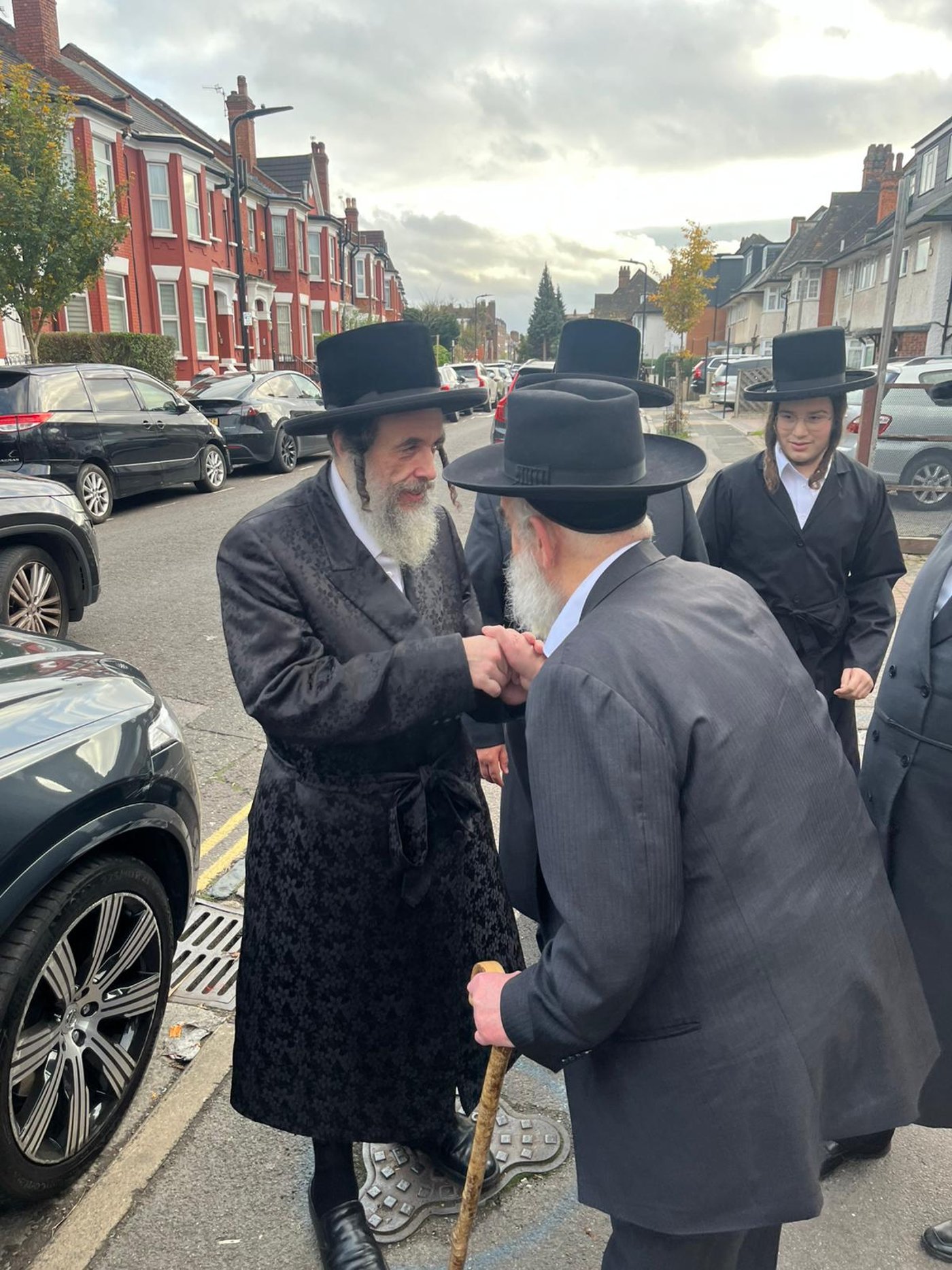 הגה"צ רבי חיים מאיר הגר, אב"ד ויז'ניץ בביקור בזק בלונדון