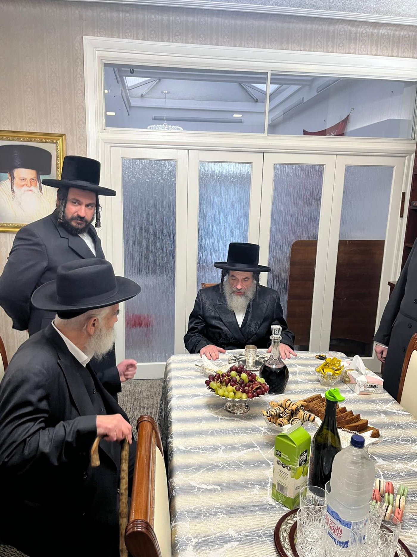 הגה"צ רבי חיים מאיר הגר, אב"ד ויז'ניץ בביקור בזק בלונדון