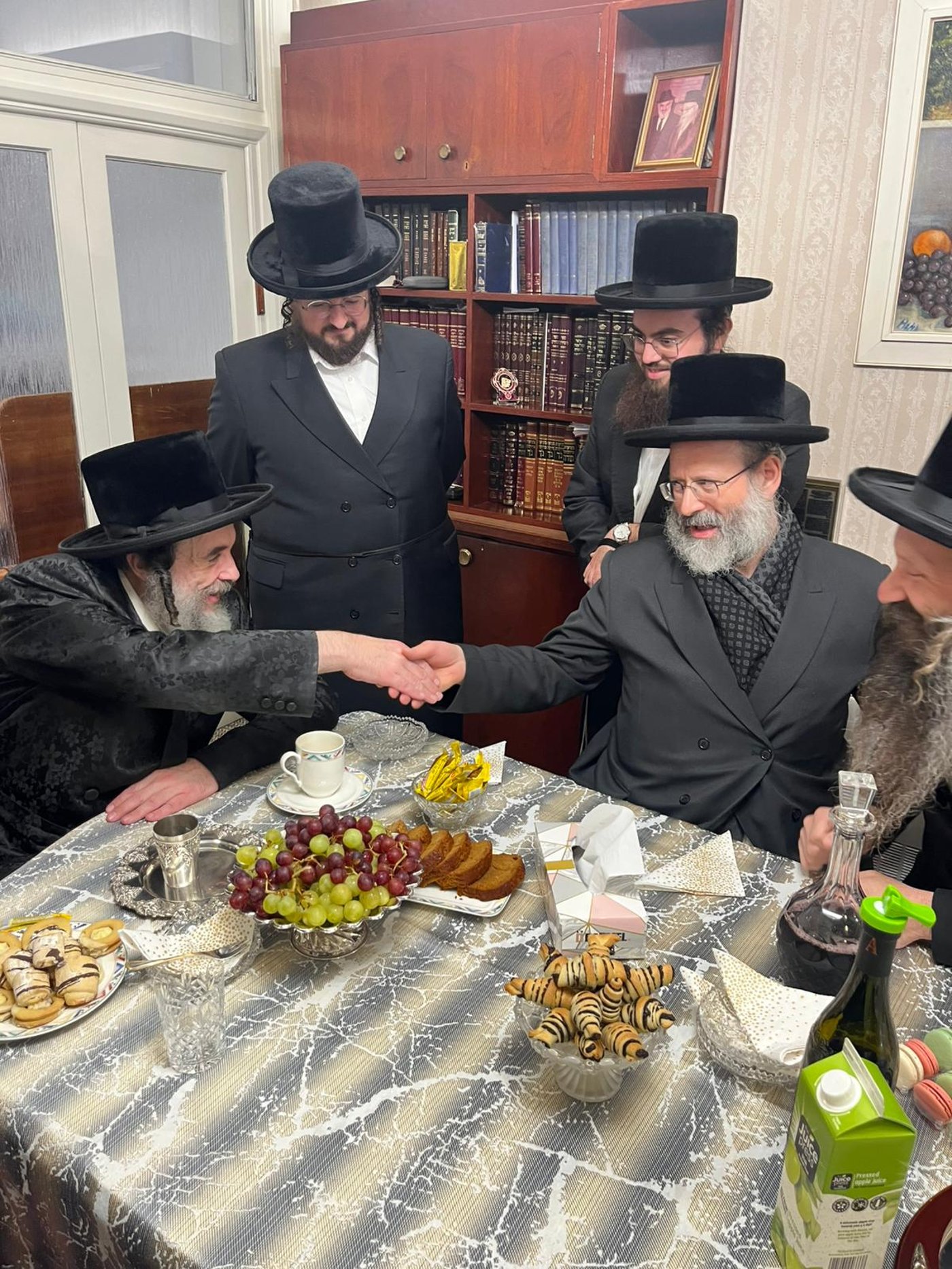 הגה"צ רבי חיים מאיר הגר, אב"ד ויז'ניץ בביקור בזק בלונדון