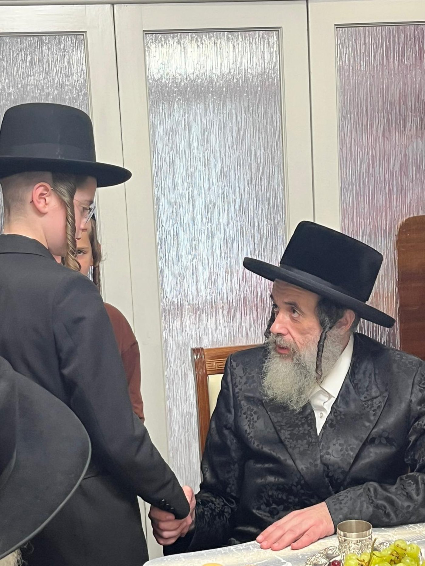 הגה"צ רבי חיים מאיר הגר, אב"ד ויז'ניץ בביקור בזק בלונדון