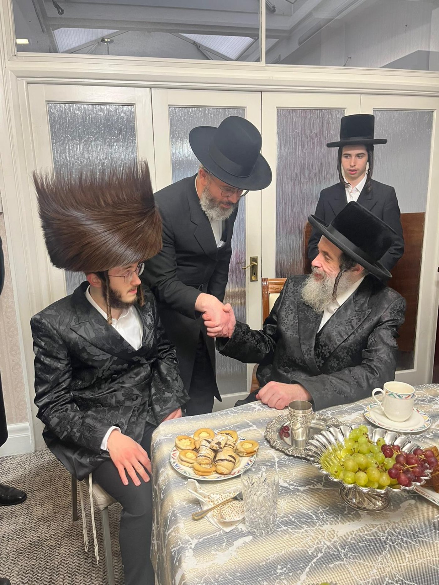 הגה"צ רבי חיים מאיר הגר, אב"ד ויז'ניץ בביקור בזק בלונדון