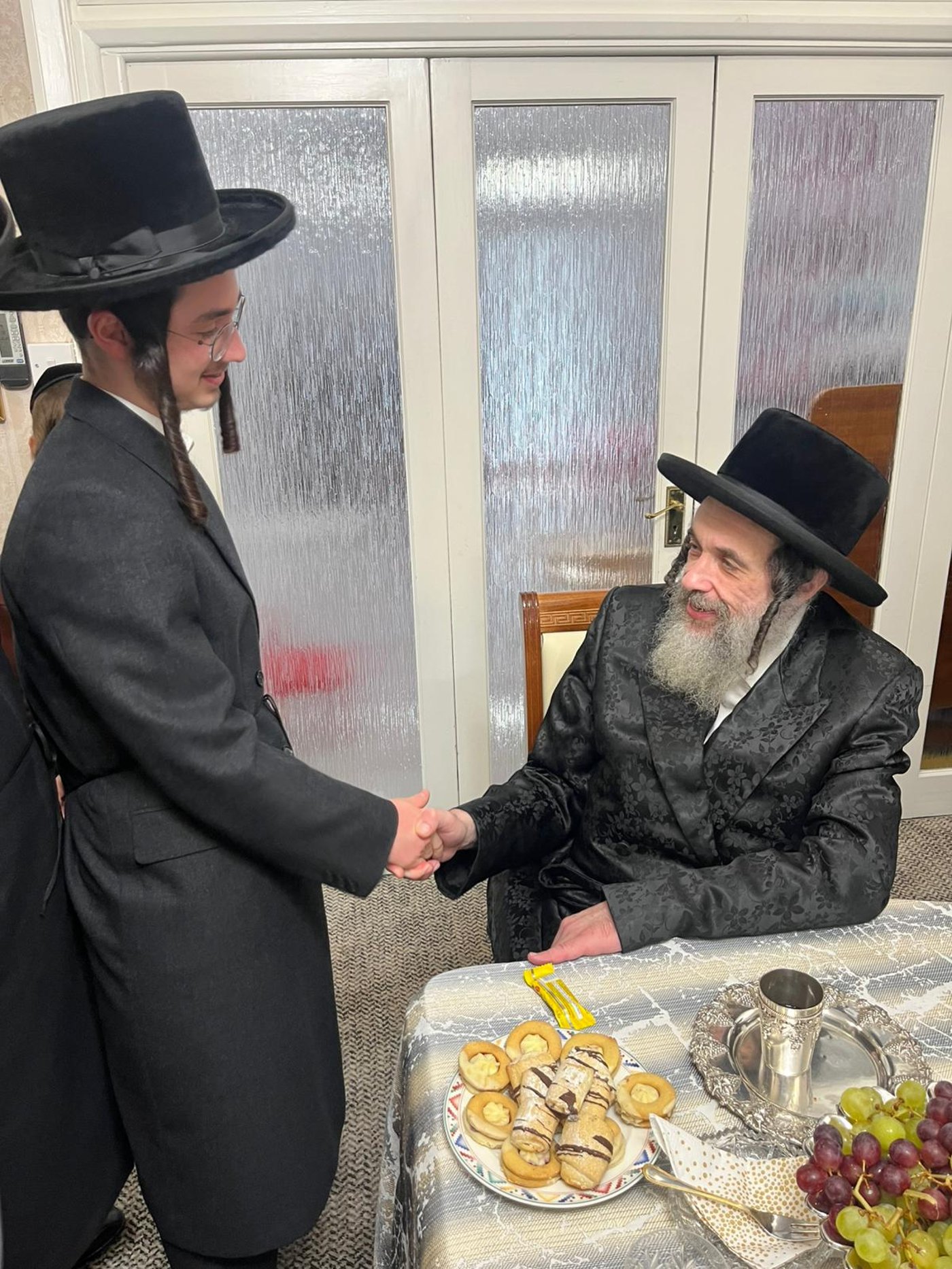 הגה"צ רבי חיים מאיר הגר, אב"ד ויז'ניץ בביקור בזק בלונדון