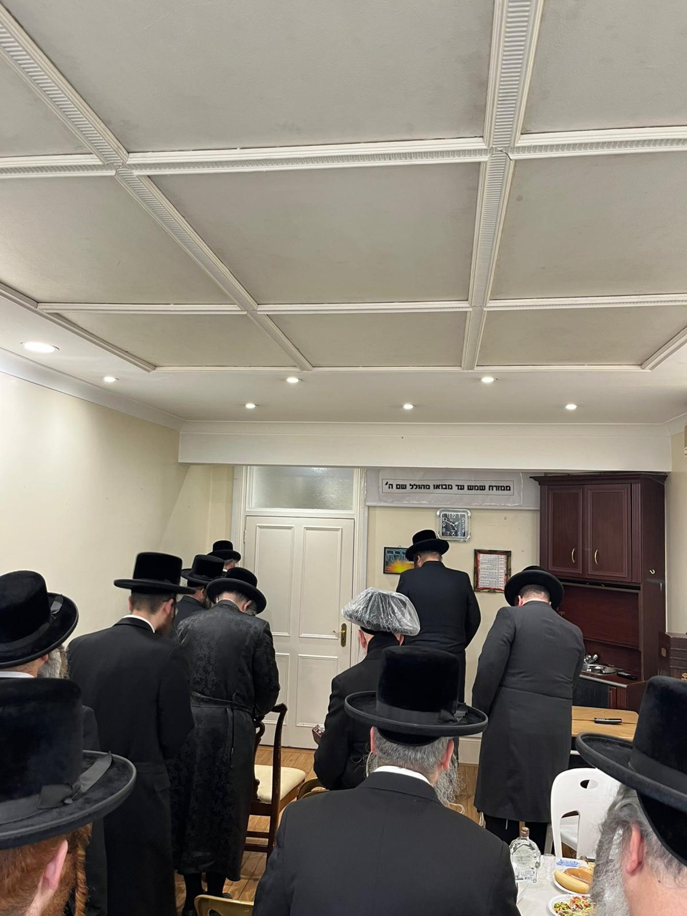 הגה"צ רבי חיים מאיר הגר, אב"ד ויז'ניץ בביקור בזק בלונדון